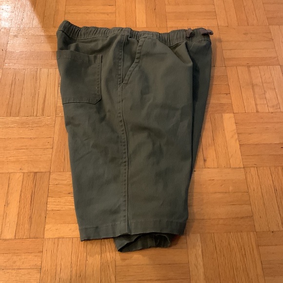 Green shorts - Picture 4 of 4